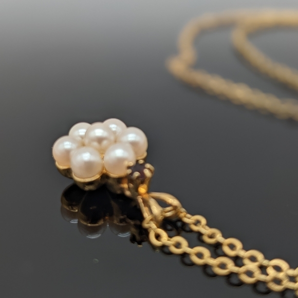 Vintage Avon BW Floral Pearl Pendant gold chain Necklace, Unique Gift, Collectib - Picture 6 of 6